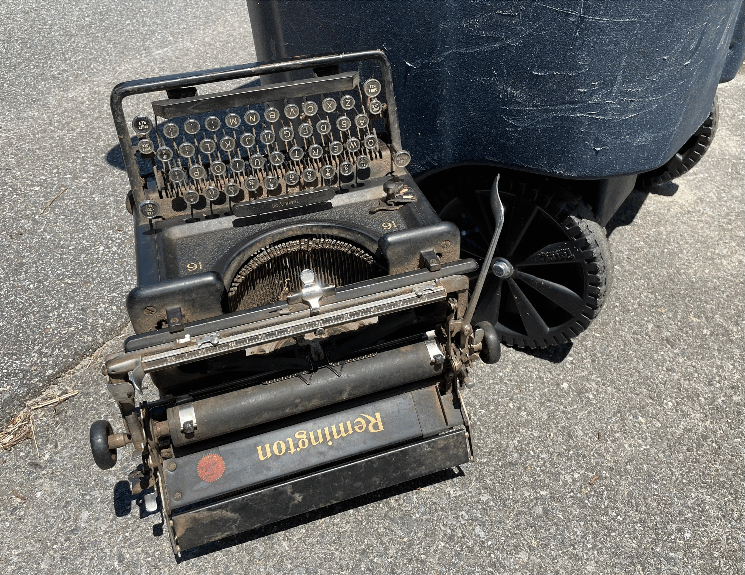 Neat 68’s U.S NAVY Dead stock Typewriter Neat 68's U.S NAVY Dead stock Typewriter Neat 68's U.S NAVY